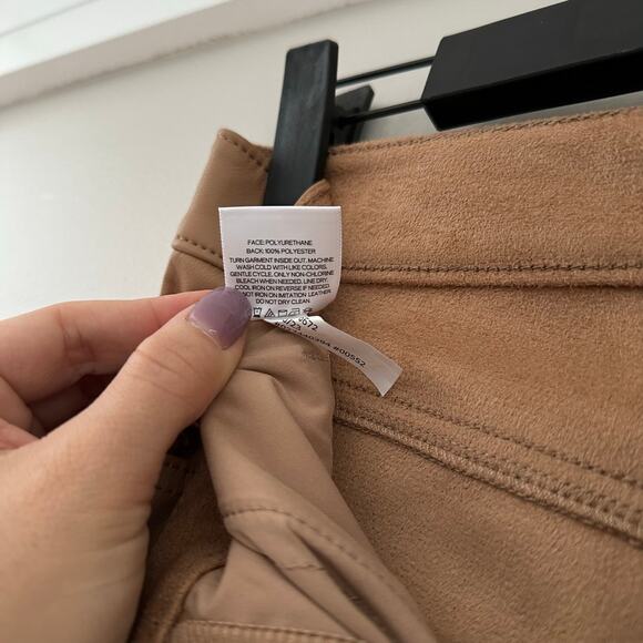 Express Women's Caramel High Rise Cropped Flare Faux Leather‎ Pants 2R NWT - Picture 5 of 7